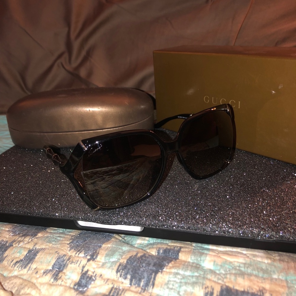 Excellent condition Gucci Butterfly Sunglasses